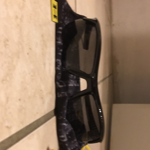 Under Armour Sunglasses - Picture 2 of 2
